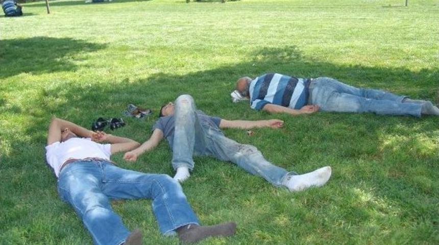 Parklar Sıcaktan Bunalanların, S&uuml;s Havuzları &Ccedil;ocukların Mekanı Oldu