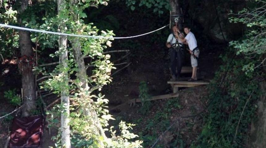 Laz İşi Ziplıne Turistlerin İlgisini &Ccedil;ekiyor