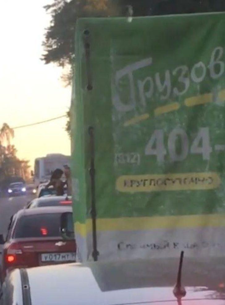 Herkesin ortasında ilişkiye girdiler G1