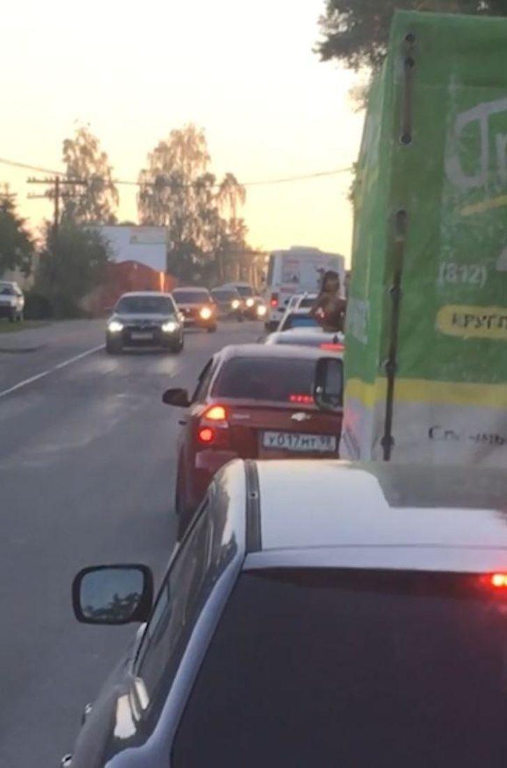 Herkesin ortasında ilişkiye girdiler G4