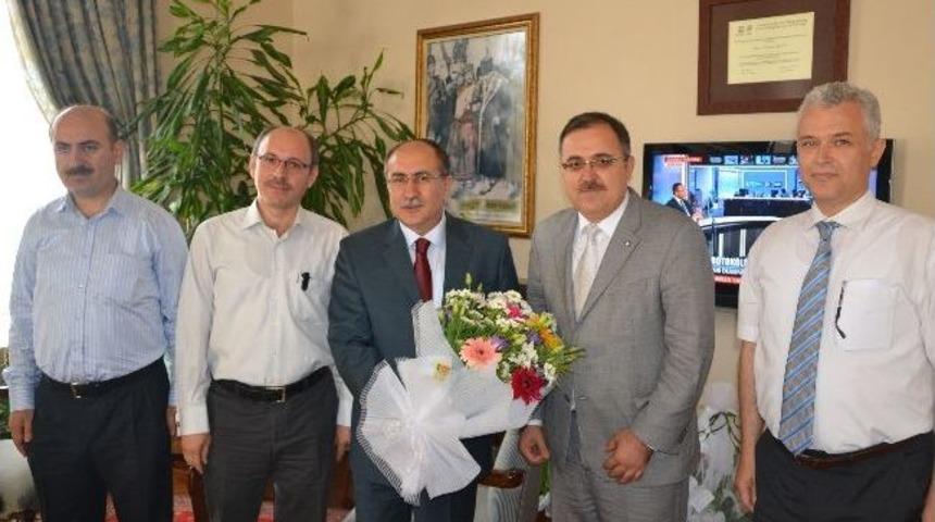 Ufuk Okumayı Teşvik Derneği&rsquo;nden Vali Savaş&rsquo;a Ziyaret