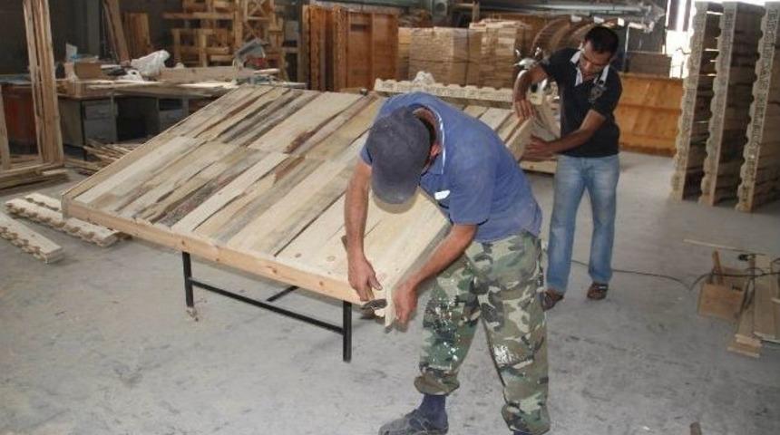 Erzincan Belediyesi Ahşaba Y&ouml;neldi