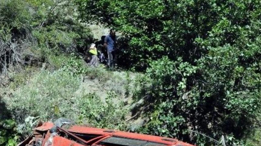 Sivas’ta Otomobil Şarampole Uçtu: 1 Ölü, 1 Yaralı