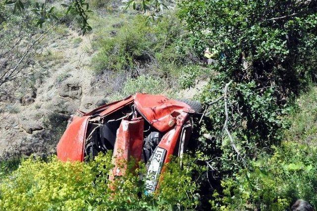 Sivas’ta Otomobil Şarampole Uçtu: 1 Ölü, 1 Yaralı