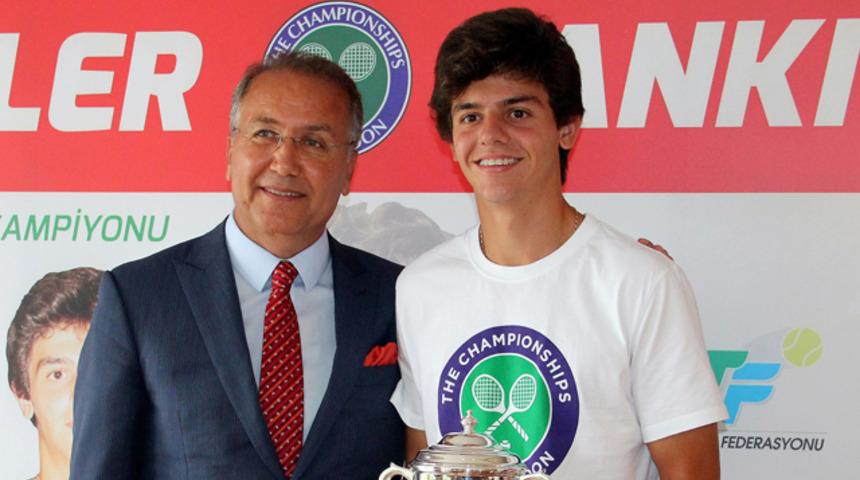 Wimbledon şampiyonu Yankı Erel, medyayla buluştu