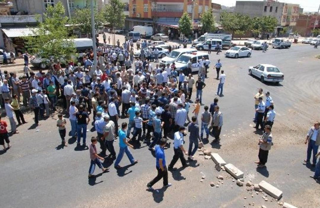 Kazalara İsyan Eden Vatandaşlar Yolu Kapattı