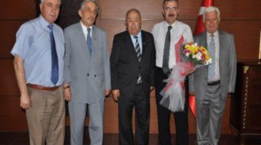 T&uuml;m İş&ccedil;i Emeklileri Derneği&rsquo;nden Vali Ayyıldız&rsquo;a Ziyaret