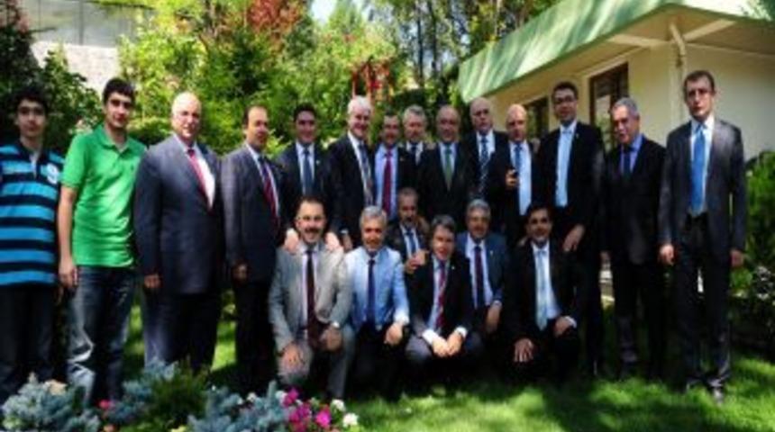 &Ccedil;elebi, TBMM Plan Ve B&uuml;t&ccedil;e Komisyonu'na Kahvaltı Verdi