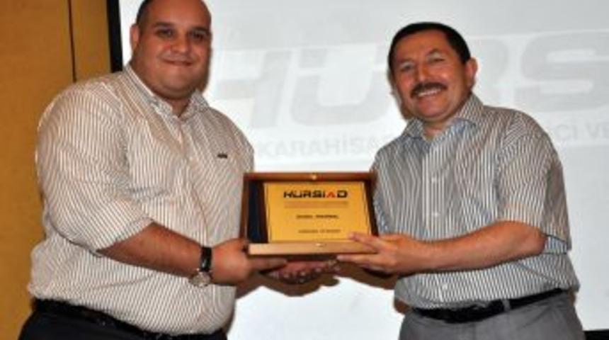 H&Uuml;RSİAD, 120 Yeni &Uuml;yesine Plaket Verdi