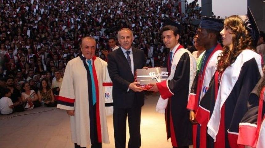Gaziantep &Uuml;niversitesi Mezunlarını Uğurladı