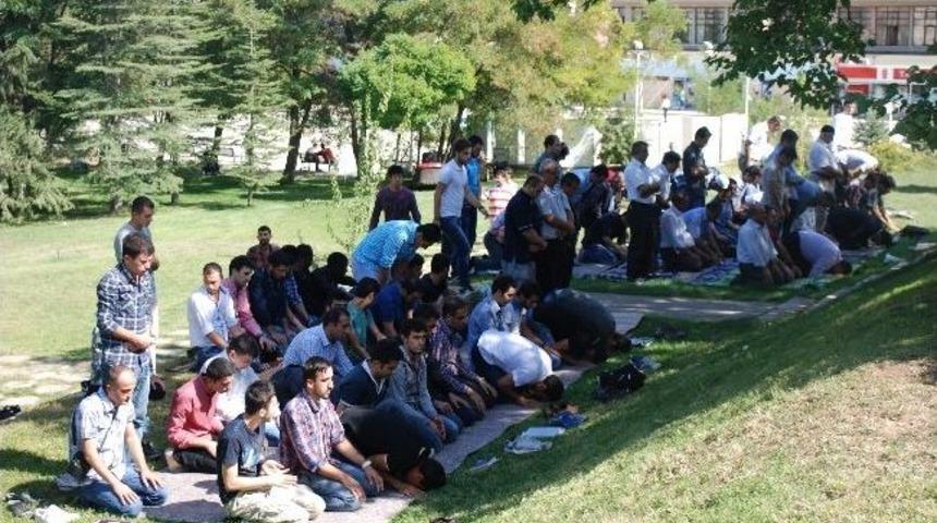 &Uuml;niversite Kampusuna Yeni Cami İsteniyor