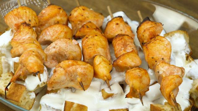 Pideli Tavuk Kebabı