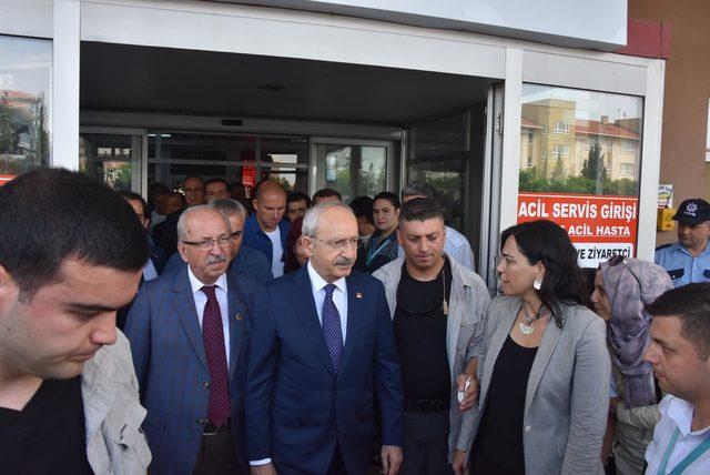 Kılıçdaroğlu, tren faciasında ölenlerin yakınlarını ve yaralananları ziyaret etti