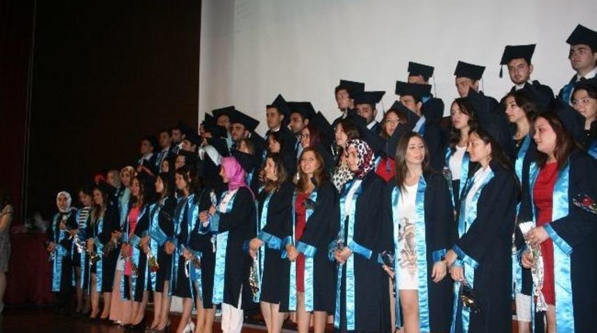 D&uuml; Tıp Fak&uuml;ltesi Mezuniyet T&ouml;reni Renkli G&ouml;r&uuml;nt&uuml;lere Sahne Oldu