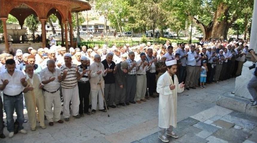 Katledilen M&uuml;sl&uuml;manlar İ&ccedil;in Gıyabi Cenaze Namazı Kılındı