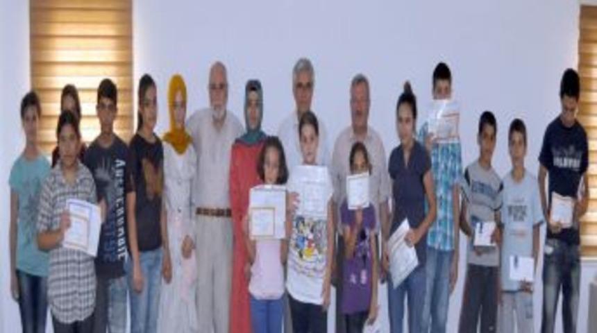 Kimse Yok Mu Derneği, Başarılı &Ouml;ğrencileri &Ouml;d&uuml;llendirdi