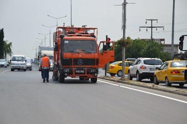 Yol Çizgileri Yenileniyor