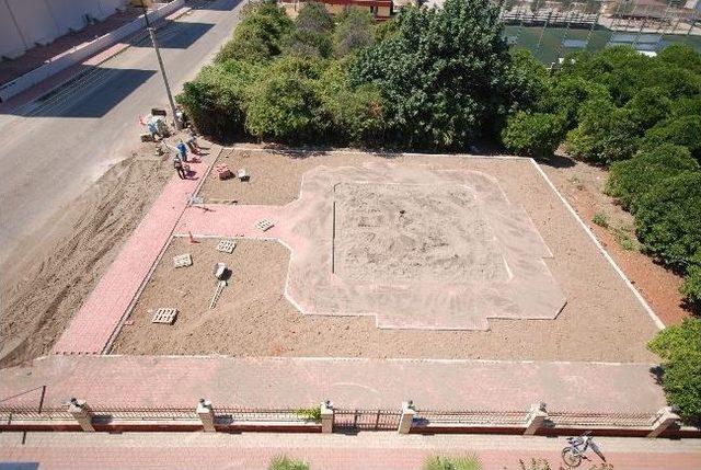 Kumluca’da Park Ve Çevre Düzenleme Çalışmaları Devam Ediyor