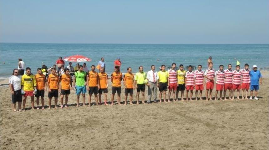 Plaj Futbolu Başladı