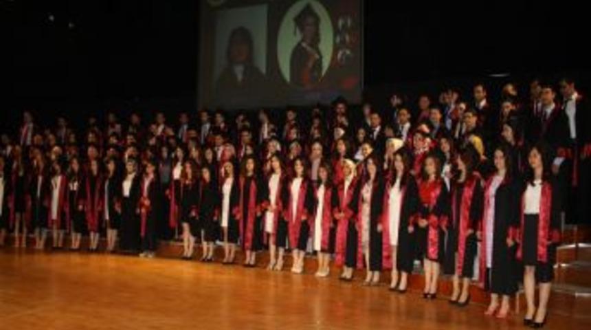 AÜ Tıp Fakültesi'nde Mezuniyet Coşkusu