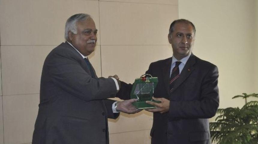 Pakistan B&uuml;y&uuml;kel&ccedil;isinden Kayseri Valiliğine Ziyaret