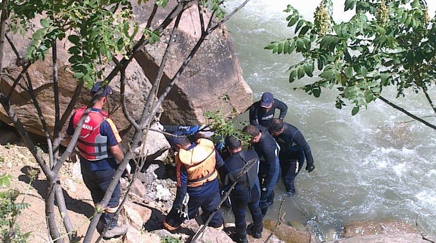 Motosikletiyle dereye d&uuml;şen vatandaşın cesedi bulundu