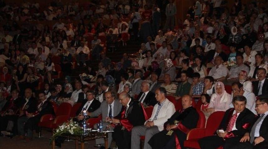 Atat&uuml;rk &Uuml;niversitesi Tıp Fak&uuml;ltesi 43. D&ouml;nem Mezunlarını Verdi