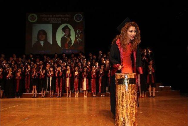 Atatürk Üniversitesi Tıp Fakültesi 43. Dönem Mezunlarını Verdi