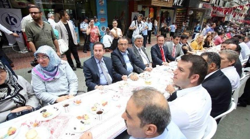 Kocaeli B&uuml;y&uuml;kşehir Belediye Başkanı İbrahim Karaosmanoğlu;