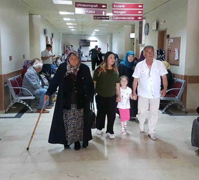 Suşehri'nde 300 kişi, zehirlenme şüphesiyle hastaneye başvurdu (2)