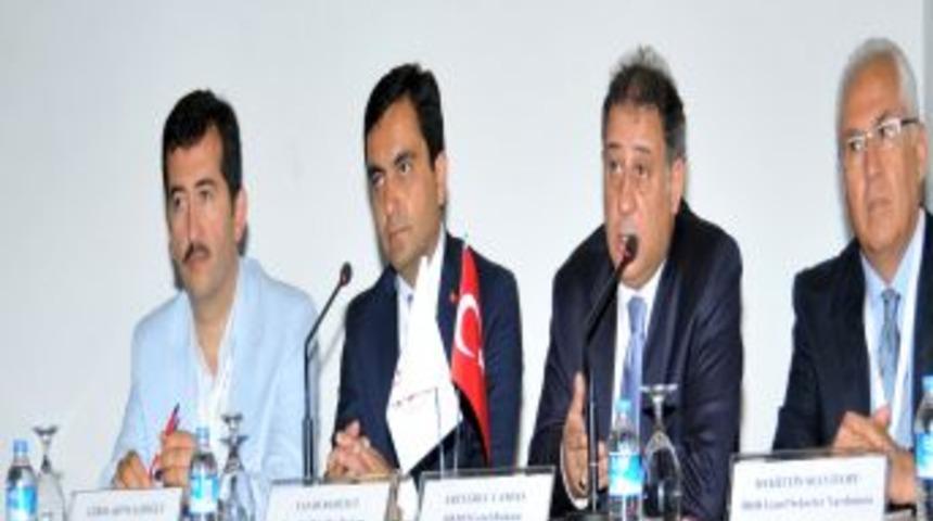 Başkan Bah&ccedil;eci, Kentsel D&ouml;n&uuml;ş&uuml;m Projelerini İzmir&rsquo;de Anlattı