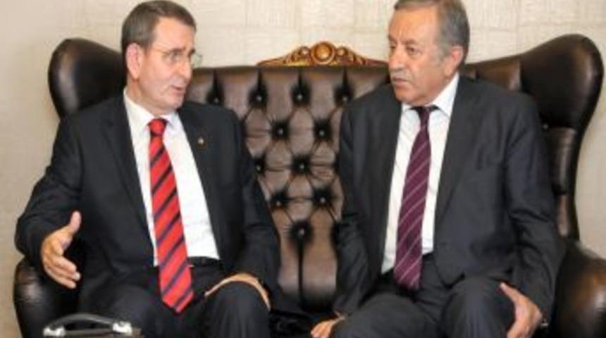 MHP Genel Başkan Yardımcısı Celal Adan, STSO&rsquo;yu Ziyaret Etti