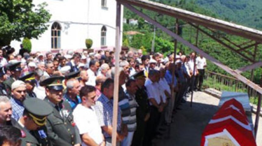 N&ouml;bette intihar eden asker toprağa verildi