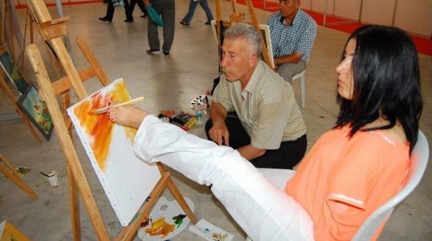 Ressamlar Canlı Performans Sergiledi