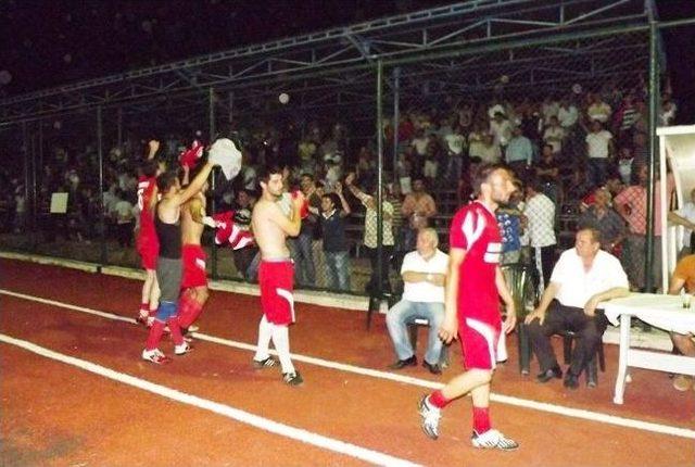 Futbol Şöleninde Doğum Günü Sürprizi