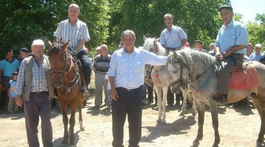 Balya Bengiler K&ouml;y&uuml;nde At Yarışı Heyecanı