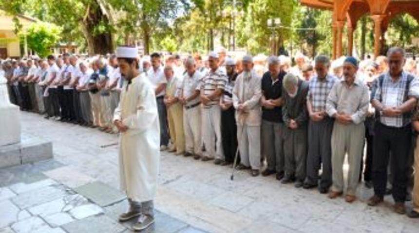 Katledilen M&uuml;sl&uuml;manlar I&ccedil;in Gıyabi Cenaze Namazı Kılındı