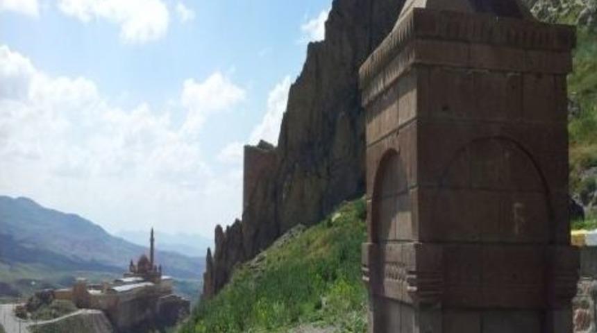 Sevgi Evleri &Ccedil;ocukları İshak Paşa Sarayı&rsquo;nı Gezdi