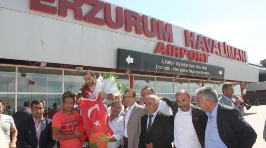 Paland&ouml;ken Belediyesinin Milli Gururu Coşkuyla Karşılandı