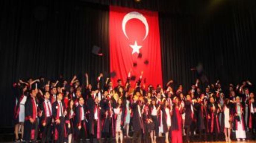 Elazığ Fırat &Uuml;niversitesi Tıp Fak&uuml;ltesi 25. D&ouml;nem Mezunlarnı Uğurladı