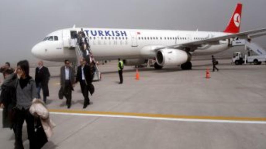 THY'nin Ortadoğu Geliri, Iç Hatları Geçti