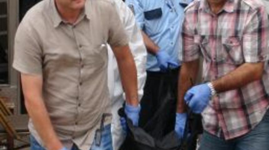 Boşanmak Isteyen Eşini Bıçaklayarak Öldürdü