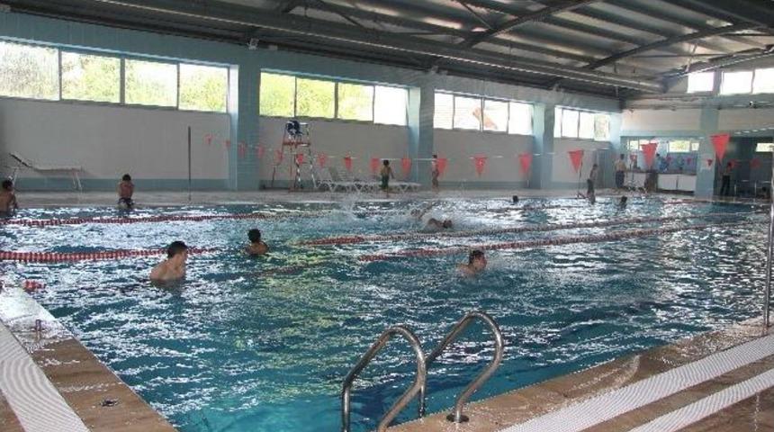 M&uuml;lteci &Ccedil;ocuklar G&ouml;n&uuml;llerince Bir G&uuml;n Ge&ccedil;irdi