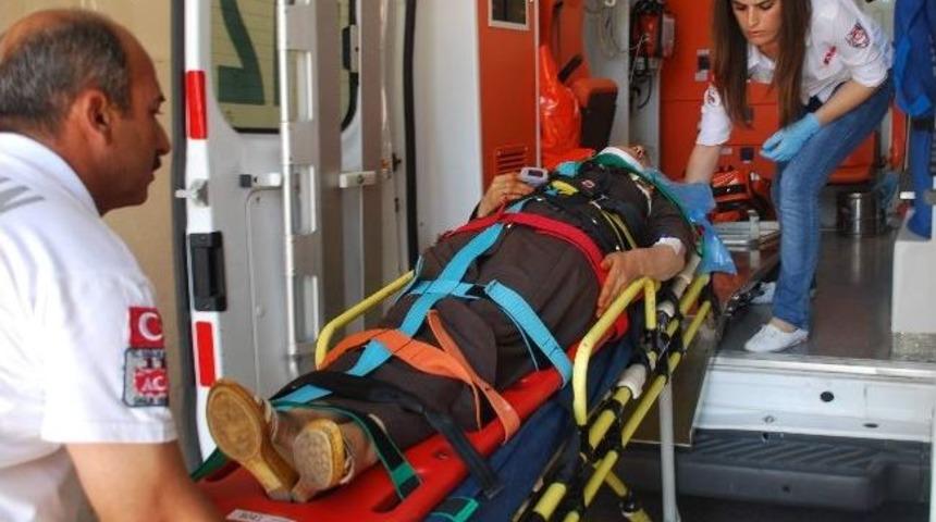 Adıyaman&rsquo;da Otomobiller &Ccedil;arpıştı: 1 Yaralı