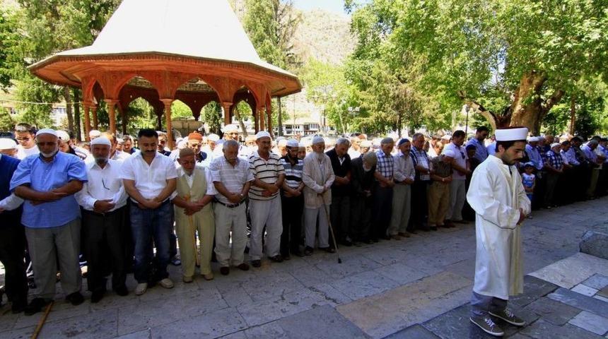 M&uuml;sl&uuml;manlar I&ccedil;in Gıyabi Cenaze Namazı Kılındı