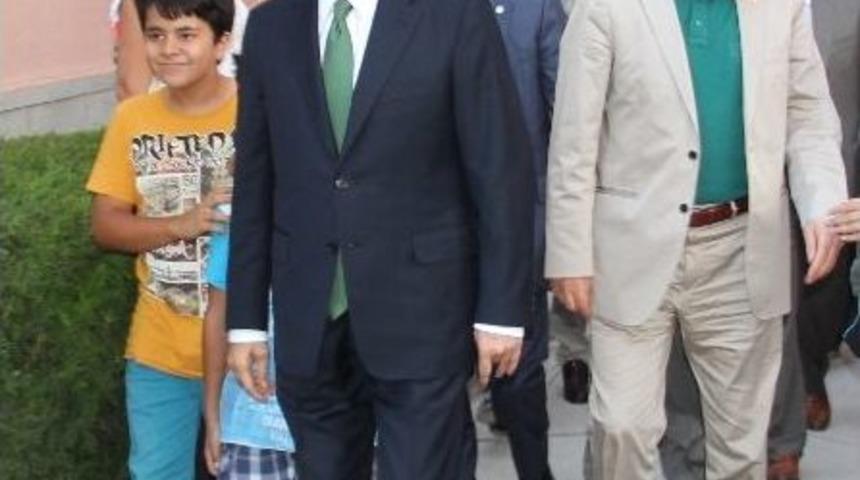 Kılı&ccedil;daroğlu&rsquo;ndan Sarıs&uuml;l&uuml;k&rsquo;&uuml;n Ailesine Taziye Ziyareti