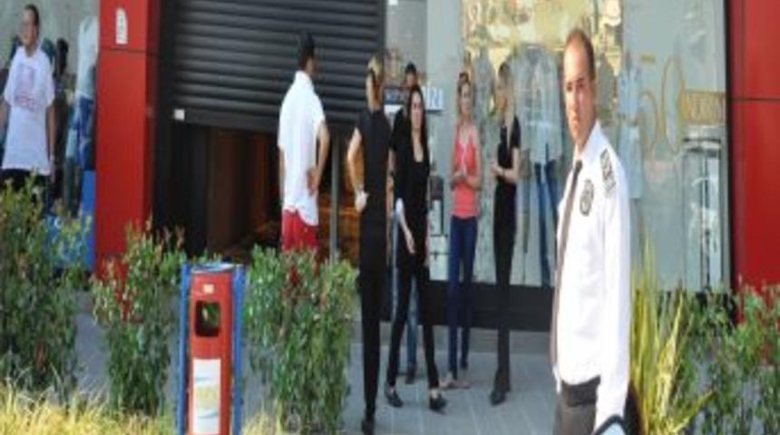 Kadın S&uuml;r&uuml;c&uuml; Fren Yerine Gaza Basınca Ortalık Savaş Alanına D&ouml;nd&uuml;