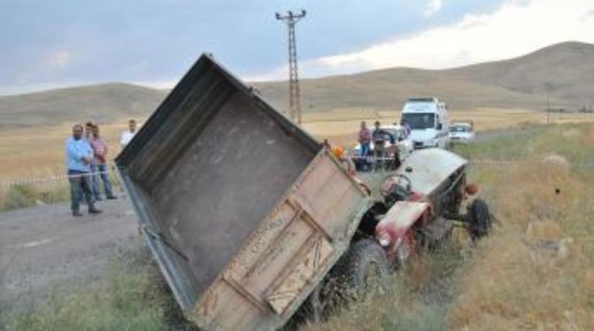 Konya'da Devrilen Trakt&ouml;r&uuml;n S&uuml;r&uuml;c&uuml;s&uuml; &Ouml;ld&uuml;