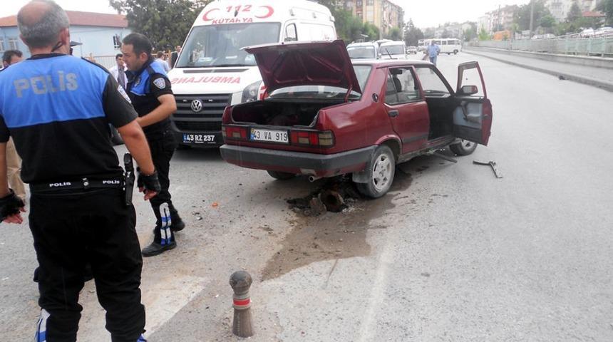 K&uuml;tahya'da Ehliyetsiz S&uuml;r&uuml;c&uuml; Motorsiklete &Ccedil;arptı: 2 &Ouml;l&uuml;