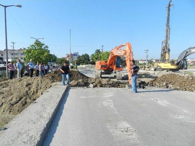 Düzce’de Asar Deresi Üzerindeki Köprüler Yıkılmaya Başladı